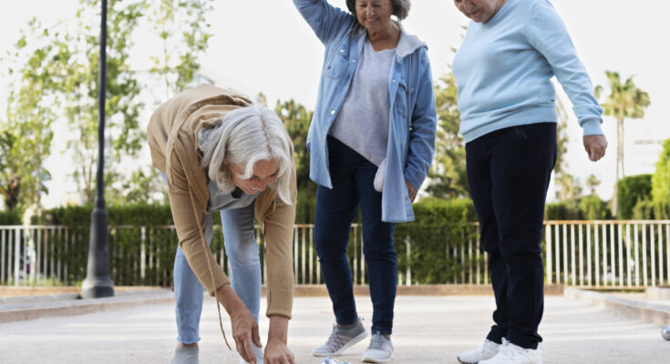 elderly friends playing petanque