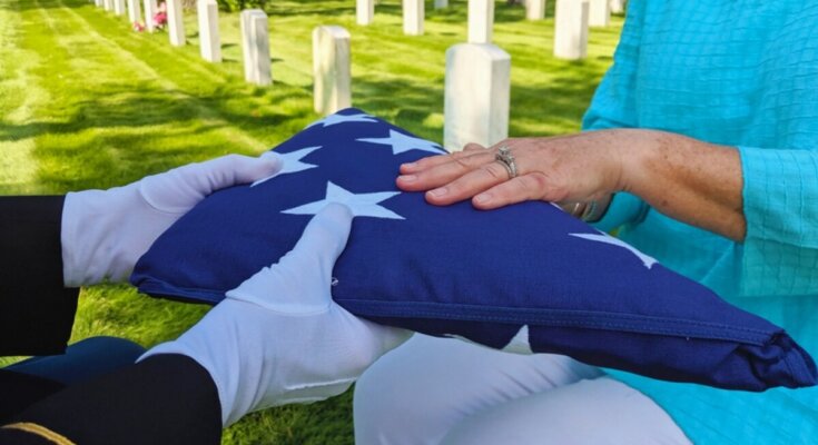 Us,Military,Flag,Presentation,At,National,Cemetery